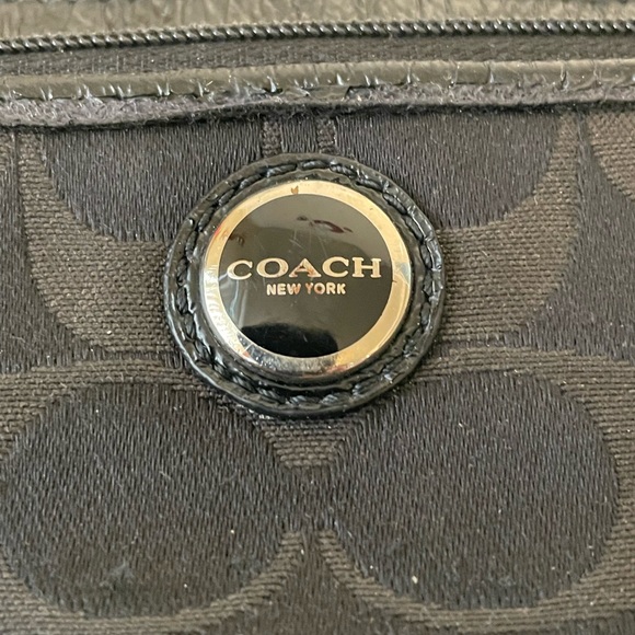 Coach canvas wristlet pre owned - Picture 5 of 8